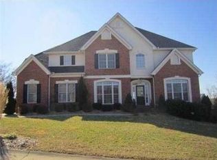 6002 Pinnacle View Dr, Hurricane, WV 25526