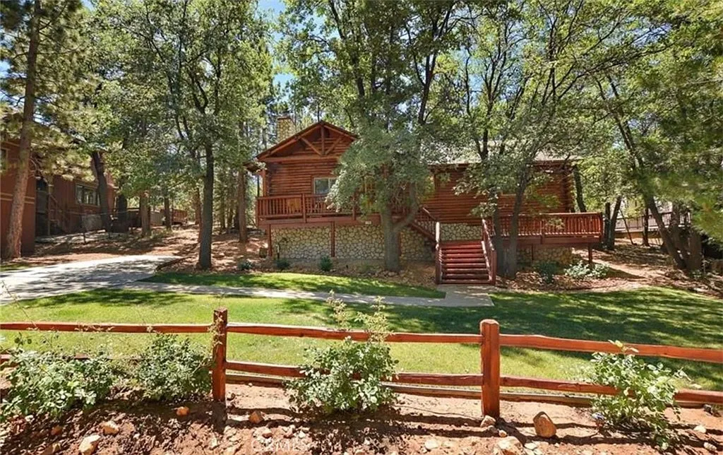 3 bed, 2.0 bath, 1276 sqft, $2,800 — Photo 2