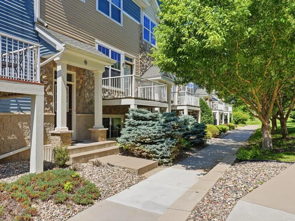 1842 Colonial Ln Unit 2, Chanhassen, MN 55317