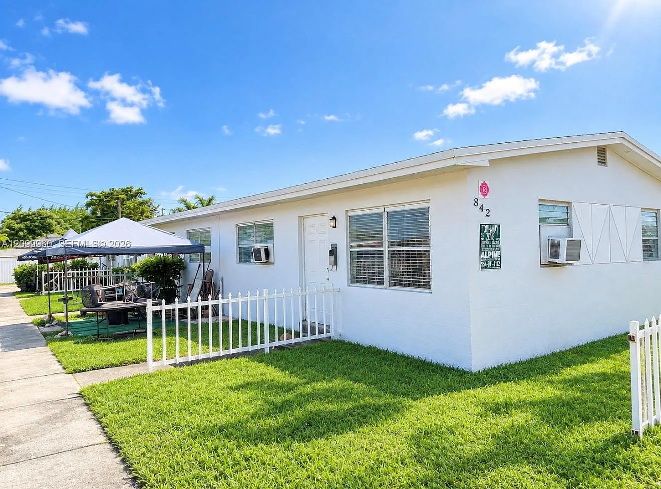 2 bed, 1.0 bath, 700 sqft, $1,800 — Photo 1