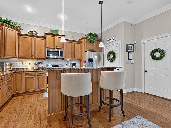 5th image of 236 Clairmont Dr