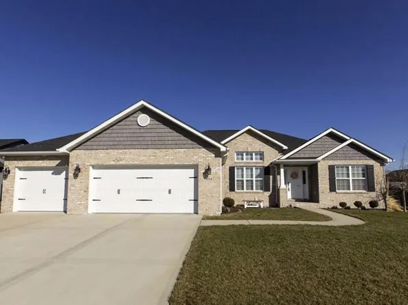 1004 Indian Prairie Dr, Mascoutah, IL 62258