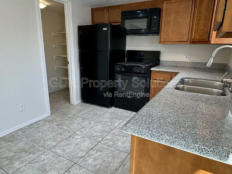 700 Fruit Ave NW — Photo 12
