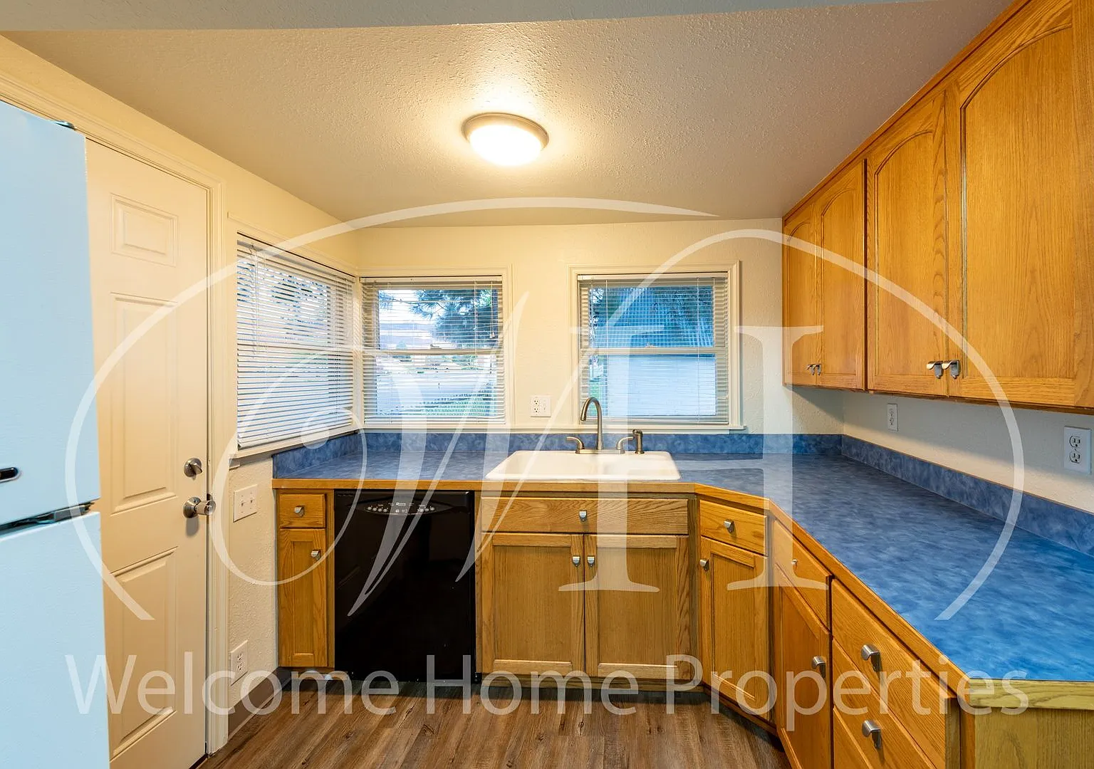 Cozy 3 Bedroom Home With Newer Flooring & Paint — Photo 4