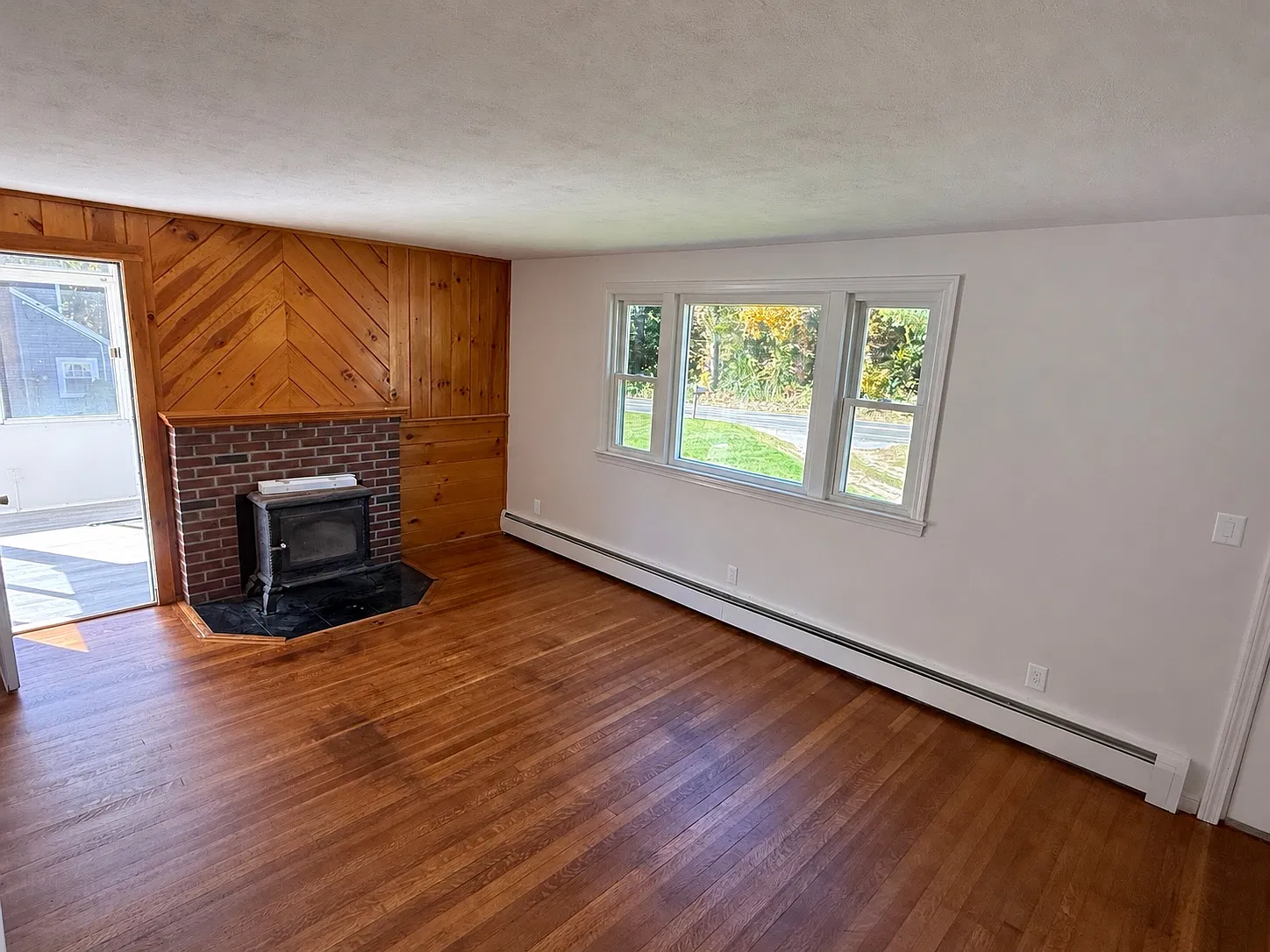 3 bed, 1.5 bath, 1428 sqft, $3,200 — Photo 4
