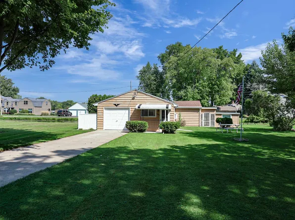 2068 S Point Comfort Rd, Oshkosh, WI 54902