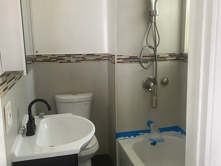 208 S Grove St #2 — Photo 4