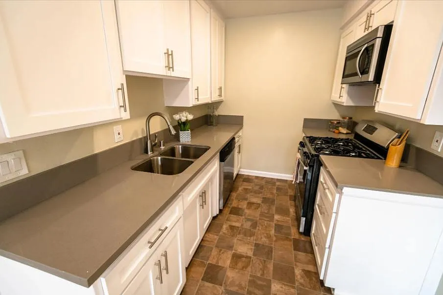 12323 Texas Ave — Photo 2