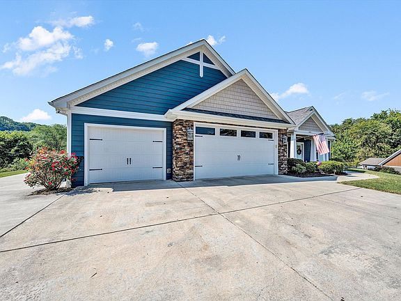 5th image of 202 Savannah Dr NE