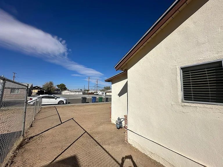 301 Panamint Ave — Photo 7