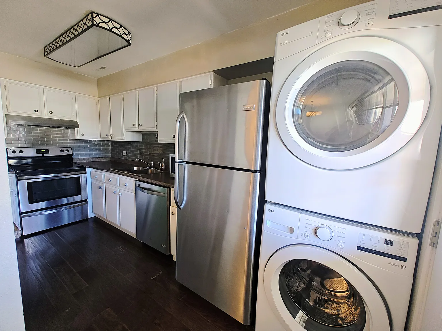 2 bed, 1017 sqft, $1,950 — Photo 3