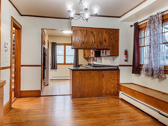 5th image of 129 W University St