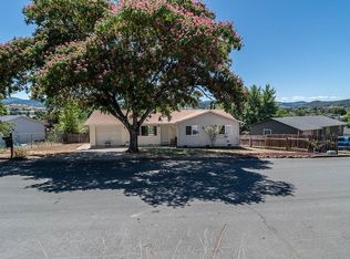 416 Corona Loop Rd, Roseburg, OR 97471