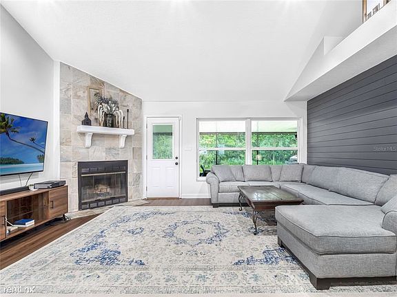 3rd image of 1037R Weaver Dr