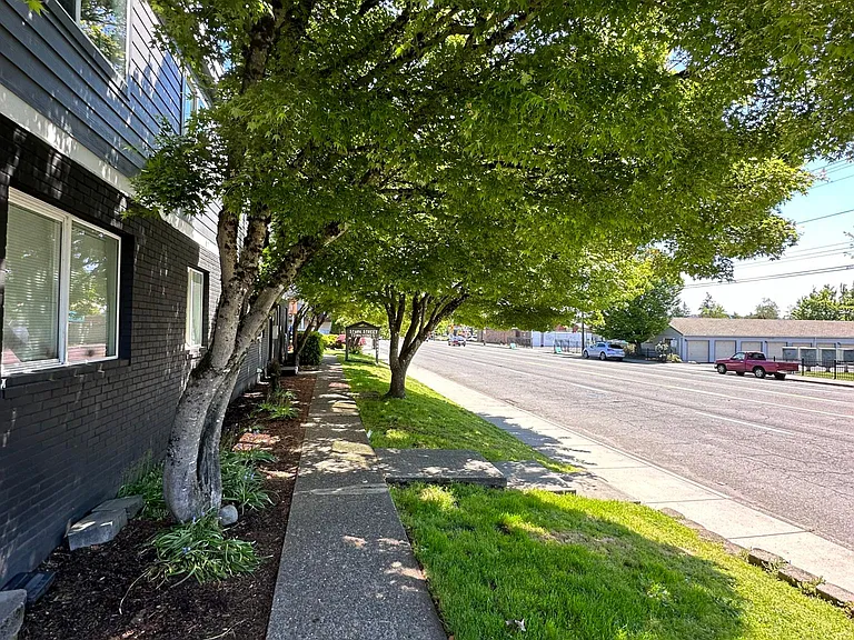 Stark Street Townhomes — Photo 14