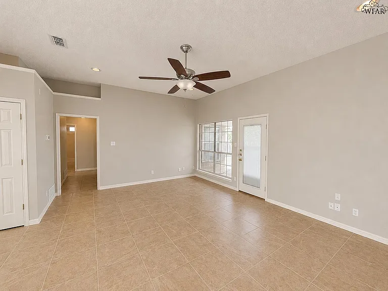 5201 Pebblestone Dr — Photo 12