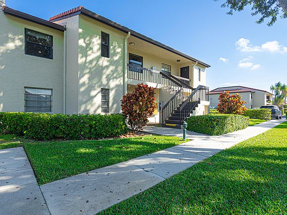 2nd image of 8545 Casa Del Lago #F