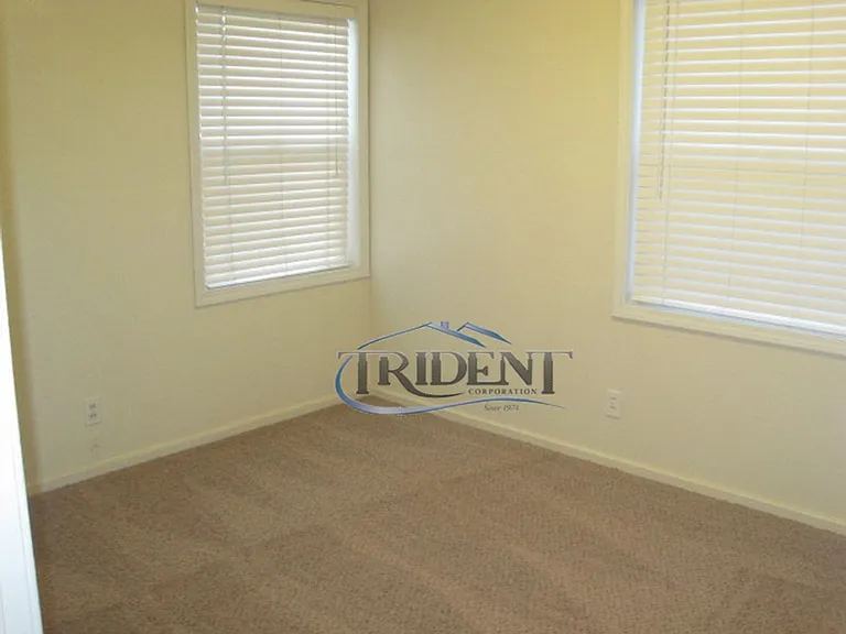 444-462 McRae Way — Photo 29