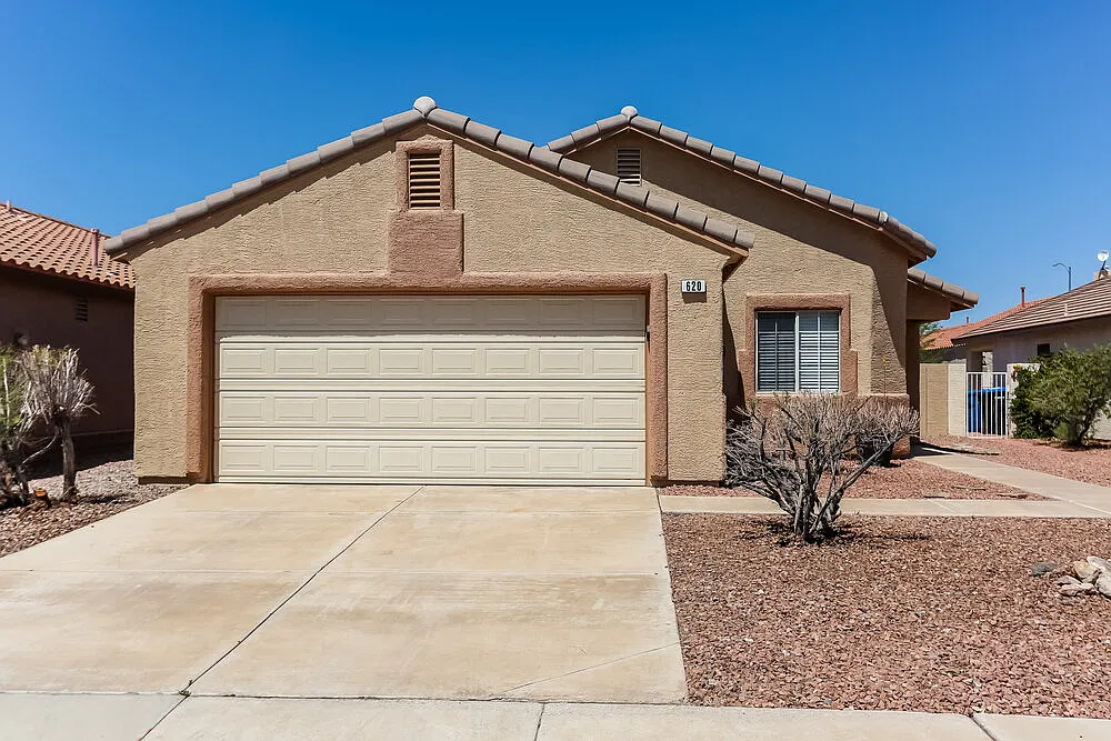 3 bed, 2.0 bath, 1321 sqft, $2,195 — Photo 1