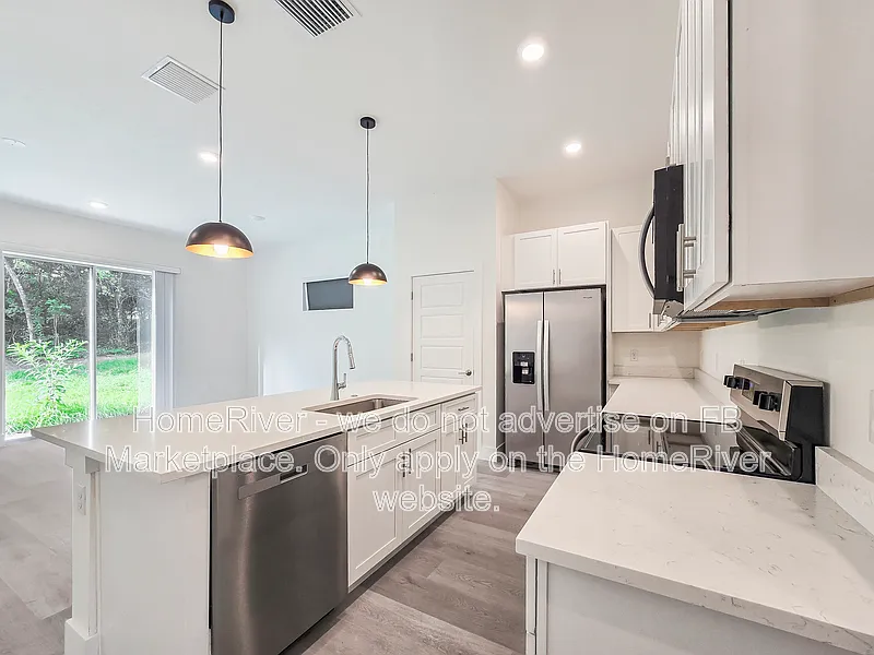 3 bed, 2.0 bath, 1320 sqft, $1,650 — Photo 2