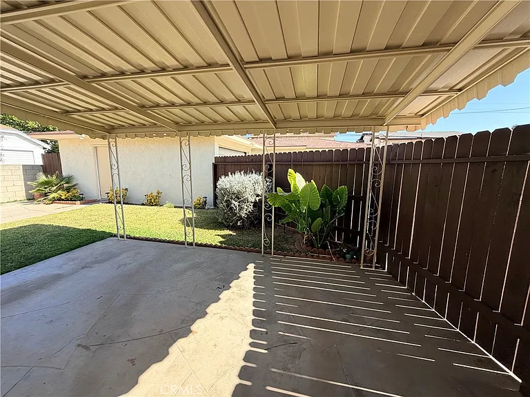 2513 Birch St — Photo 44