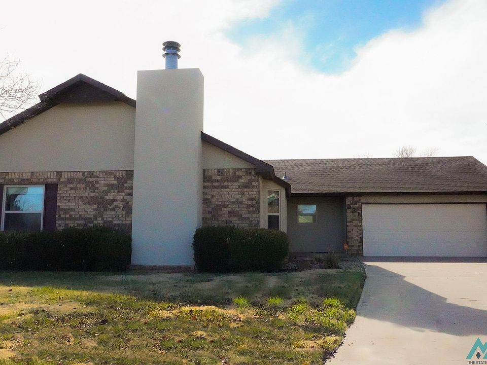 1st image of 521 Rosewood Dr