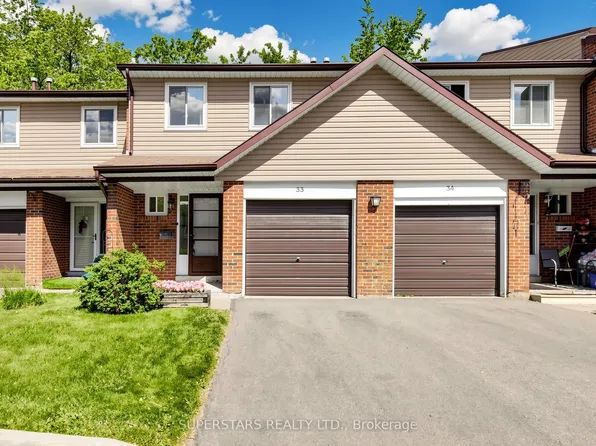 3025 Cedarglen Gate #33, Mississauga, ON L5C 2V7