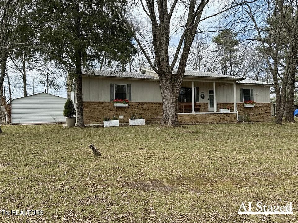 1st image of 134 Woodlawn Dr