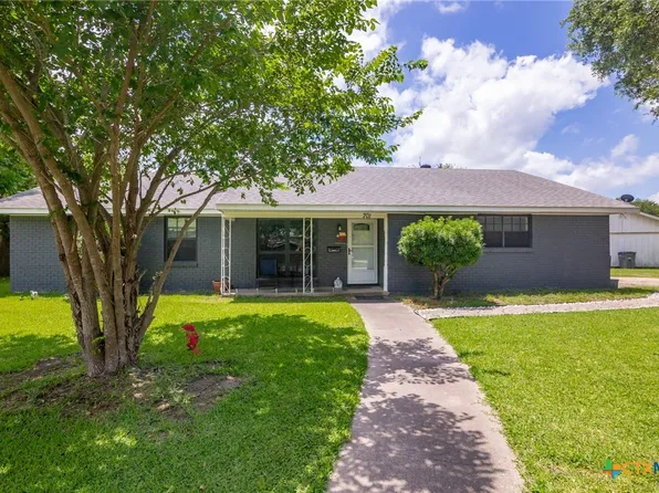 701 Morninglory Ln, Victoria, TX 77904