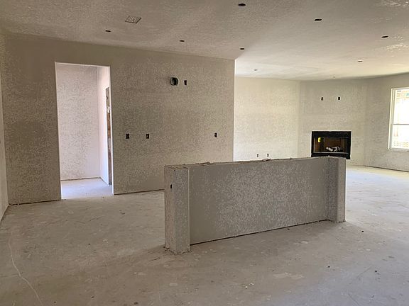 2nd image of 913 Blackbird Dr