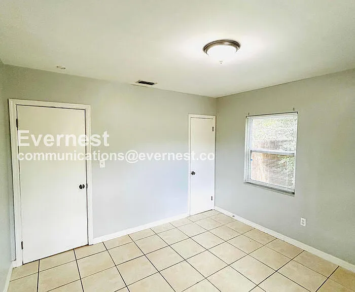 3019 W Meadow St — Photo 8