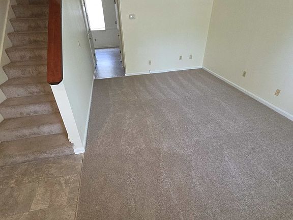 4th image of 400 Crestview Dr APT C