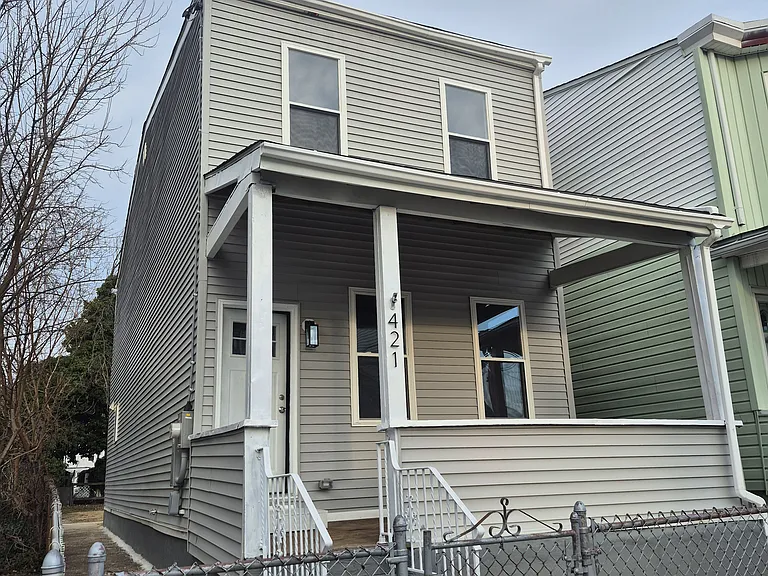 421 Ridgeway St — Photo 1