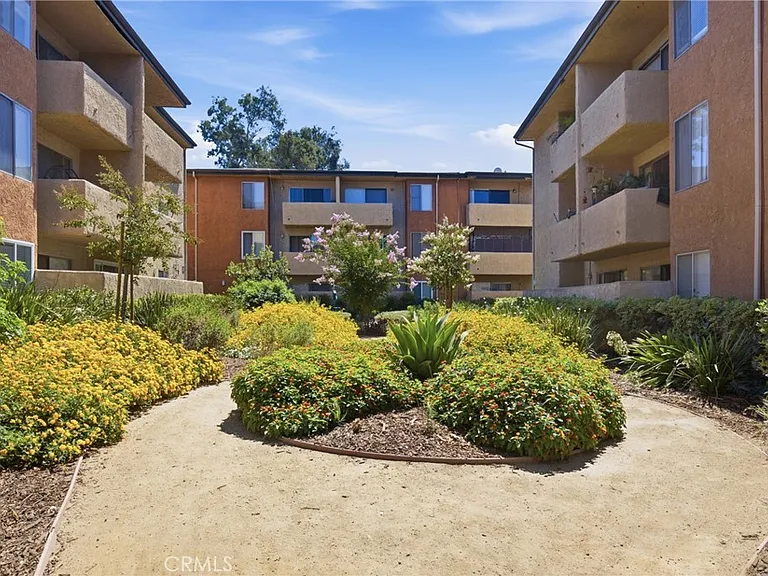 15425 Sherman Way #101 — Photo 17