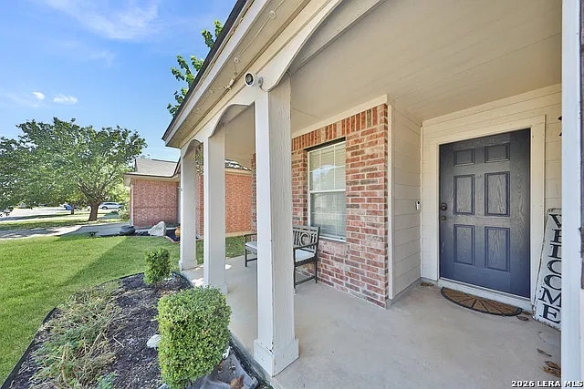 3 bed, 2.5 bath, 2372 sqft, $2,300 — Photo 3
