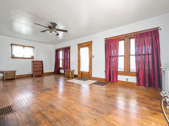 5th image of 505 E Centennial Ave
