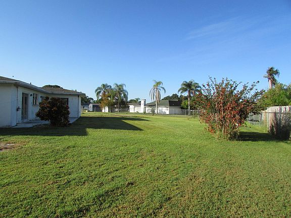 3rd image of 634 SW Bolin Court
