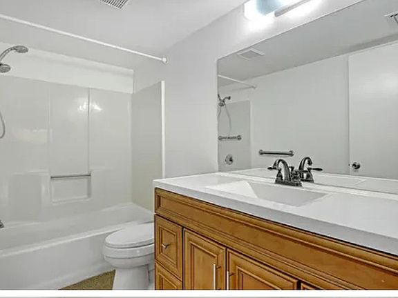 4th image of 510 N River Dr #206