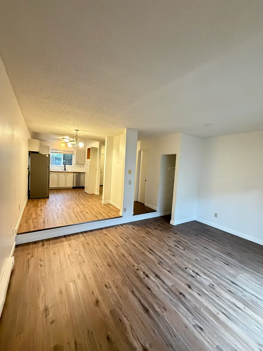 Building Photo - 17205 SW Merlo Rd #3
