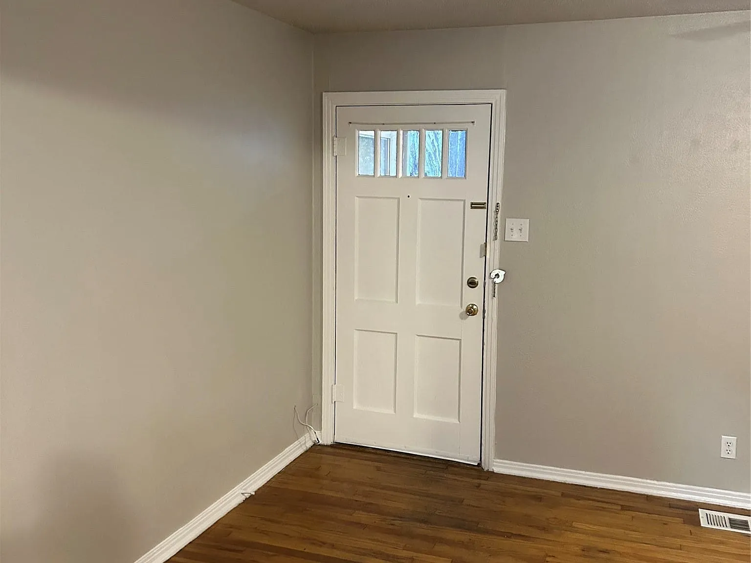 2 bed, 1.0 bath, 764 sqft, $1,700 — Photo 3