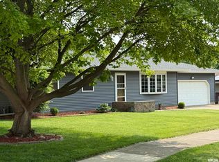 2123 Highwood Ave, Pekin, IL