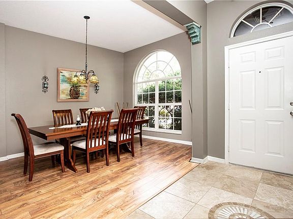 5th image of 12520 Riverglen Dr
