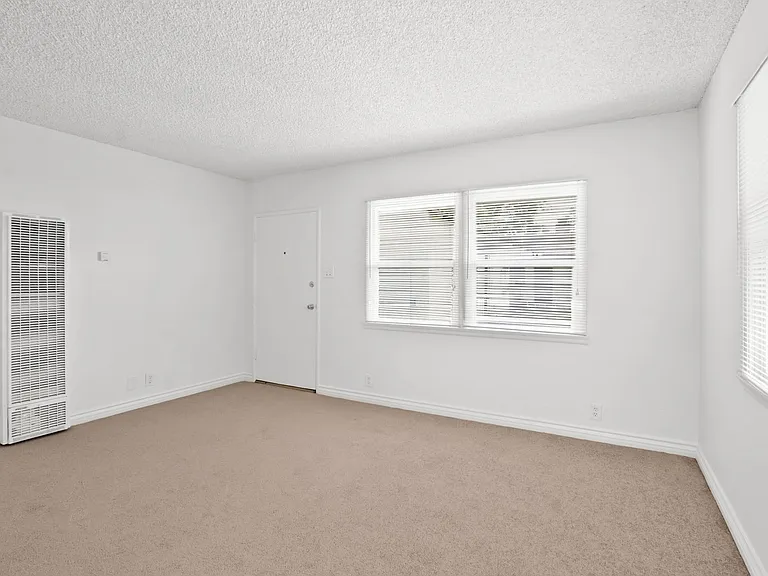 Rose Dr Duplex — Photo 10
