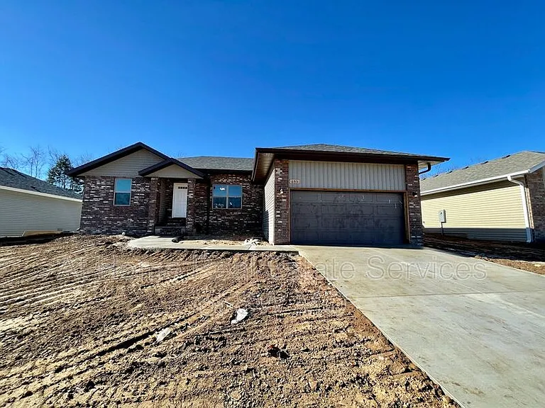 653 S Southgate Dr — Photo 1