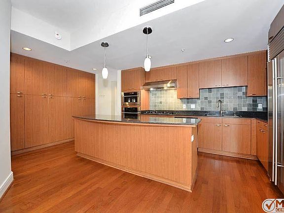5th image of 645 Front St Unit 106