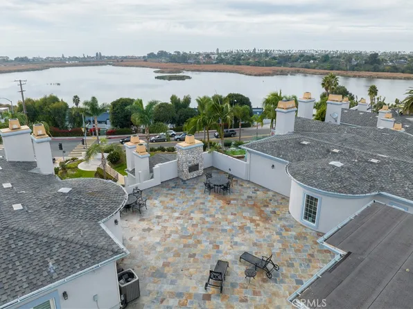 1132 Las Flores Dr, Carlsbad, CA 92008