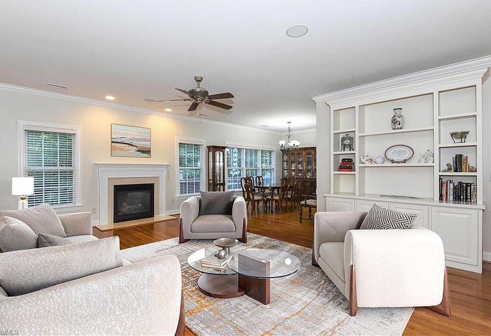 1st image of 3702 Regents Park Ln