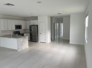 125 SW 171st Way, Hollywood, FL 33027