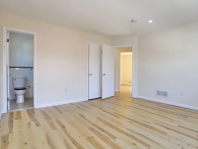220 Astoria Pl #2 — Photo 11