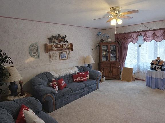 4th image of 22 W Maple Dr